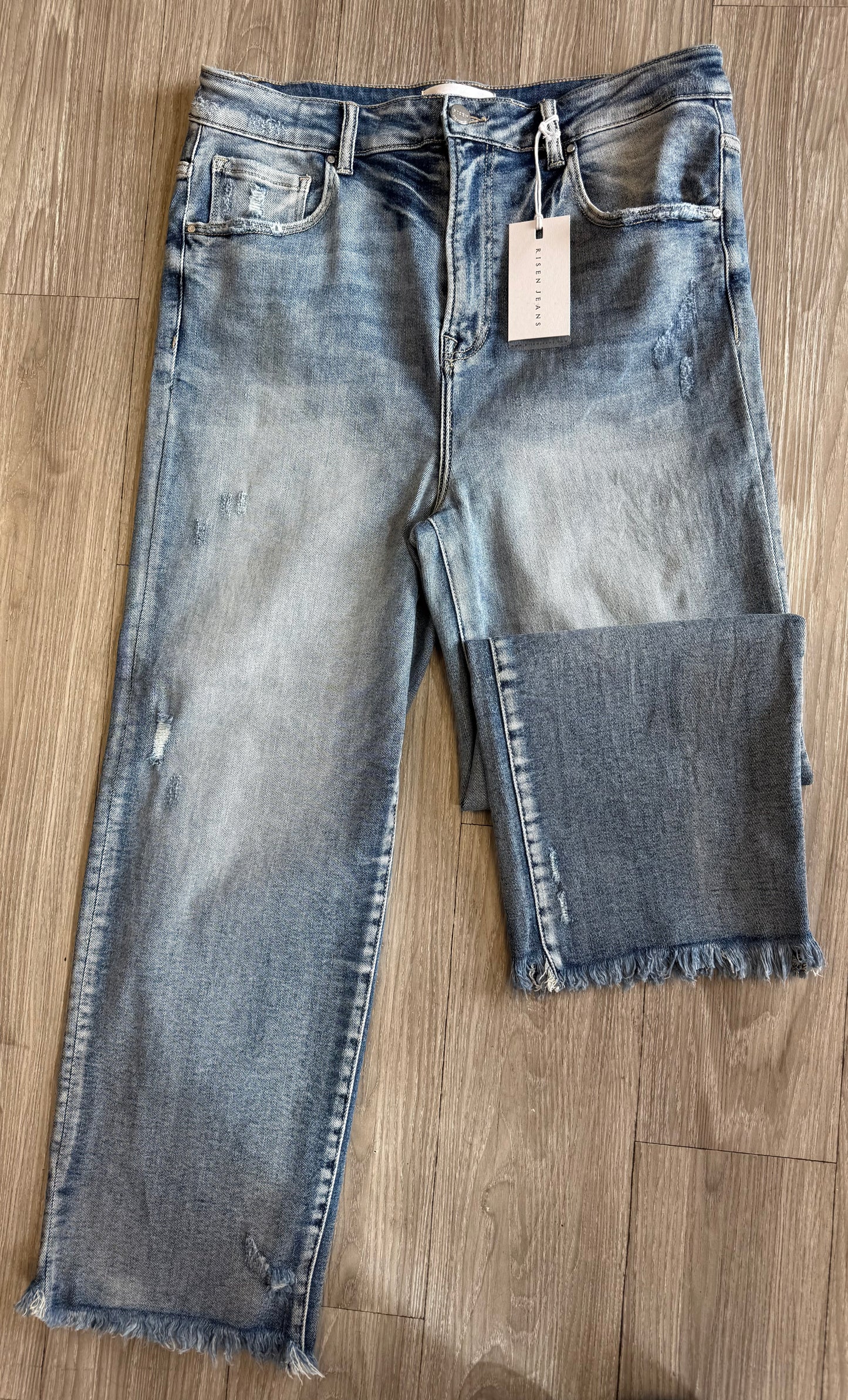 Risen Straight Crop Curvy Jeans