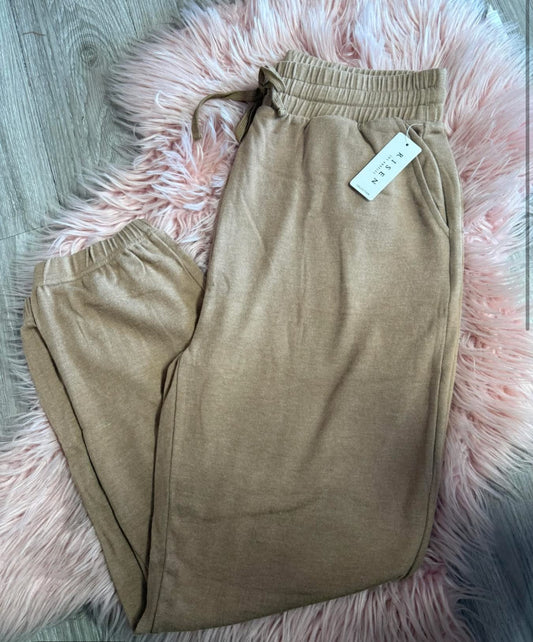 Risen Curvy Joggers