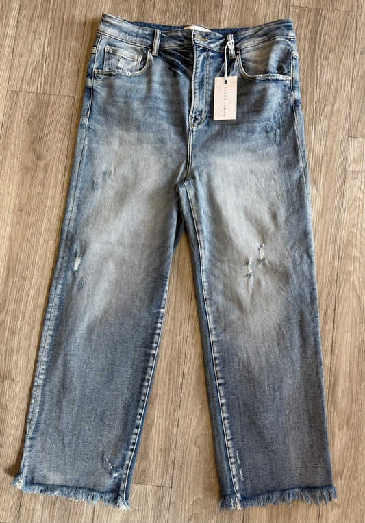 Risen Straight Crop Curvy Jeans